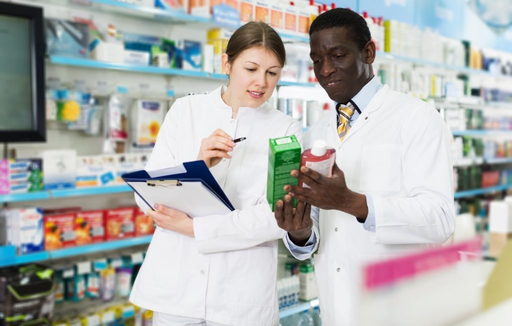 pharmacy technician vs assistant 