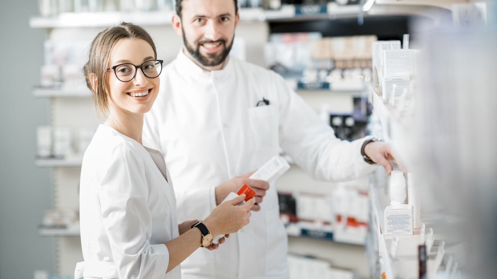 What Is The Difference Between Licensed And Certified Pharmacy Technician?  - Pharmacist Report